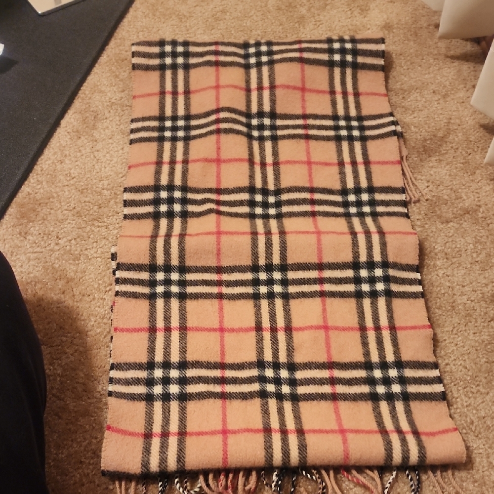 Burberry Lambswood Scarf - Picture 6 of 15